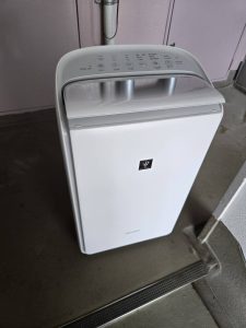 買取商品 シャープの衣類乾燥除湿機CV-RH140-W