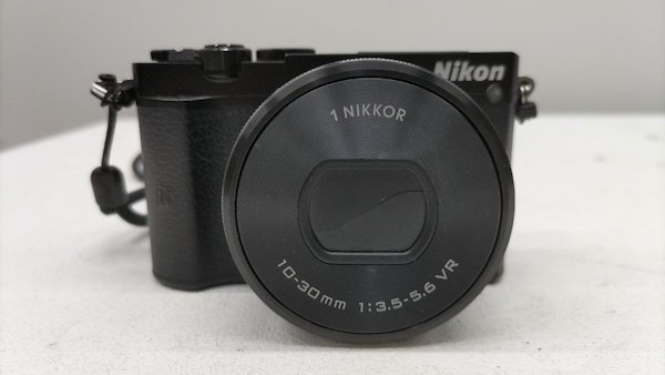 Nikon 1 J5 ミラーレスカメラ