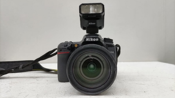 Nikon デジタル一眼レフカメラ D7500