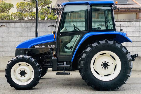 ニューホランド トラクター L65 使用時間985時間 65馬力 2WD/4WD エアコンキャビン パワステ 外部油圧取り出し口